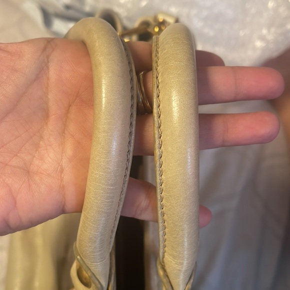 Authentic Miu Miu 2 Way leather bag with detachable strap. - Picture 15 of 17